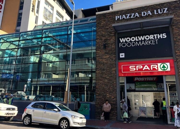 Big retailers lose exclusive lease agreements at malls to trade