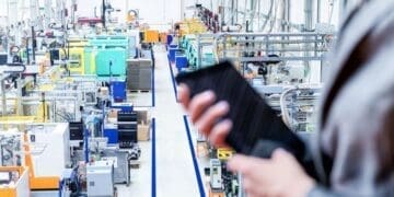 South Africa’s mining sector is showing renewed growth, but continued weakness in manufacturing is raising concerns about uneven economic recovery and SME participation.