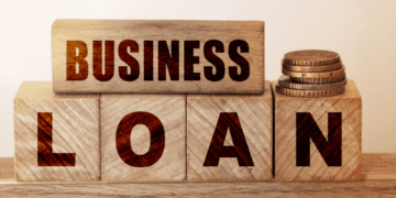 Entrepreneurs should prepare financial records and plans as lenders assess credit, cash flow and repayment. Photo: finzway