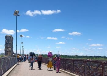The flow of people between South Africa and neighbouring countries quietly supports livelihoods and keeps local businesses trading. Photo. BMA